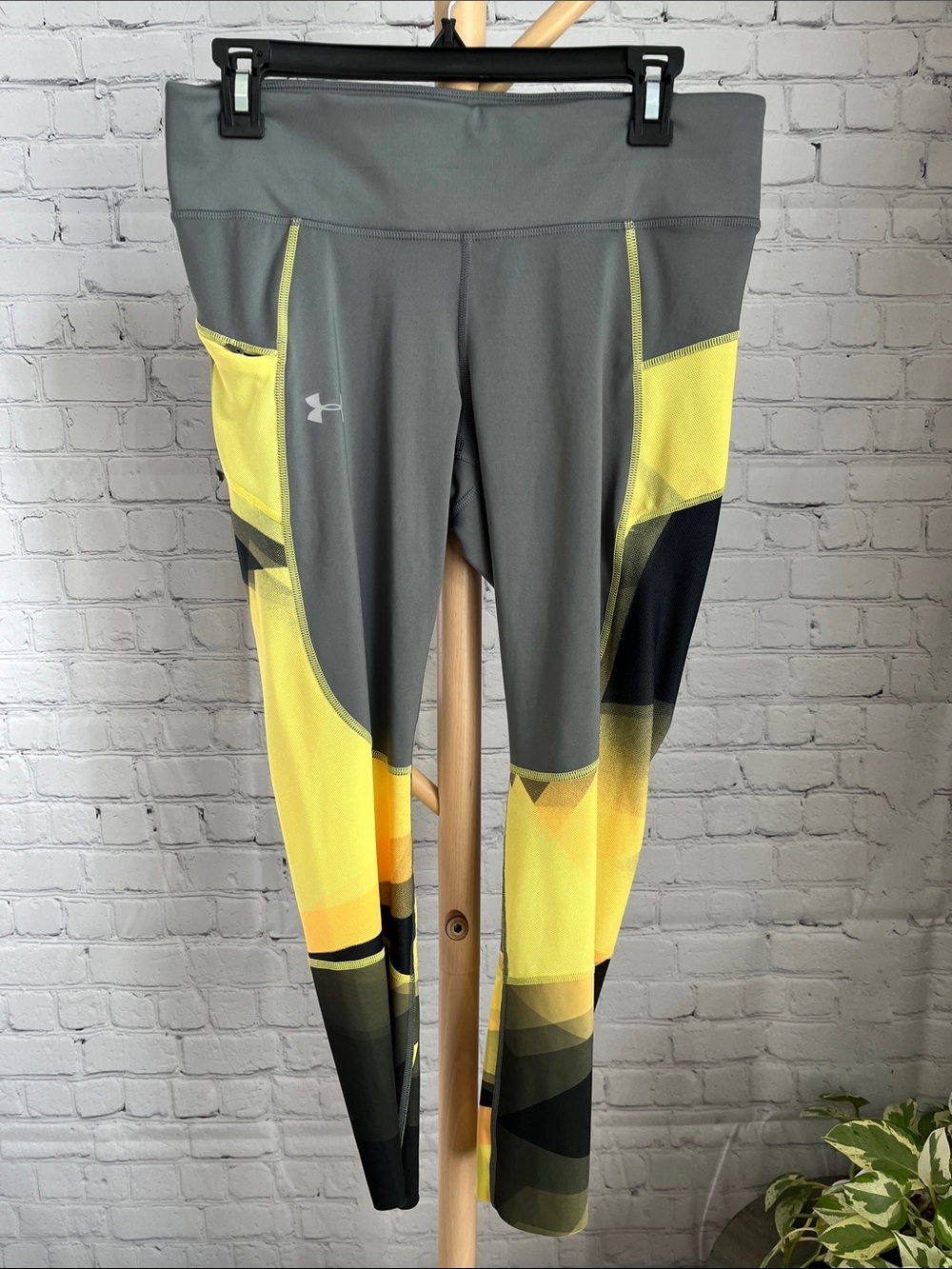 Under Armour Gray with Yellow & Black Colorblock Athletic Compression Leggings